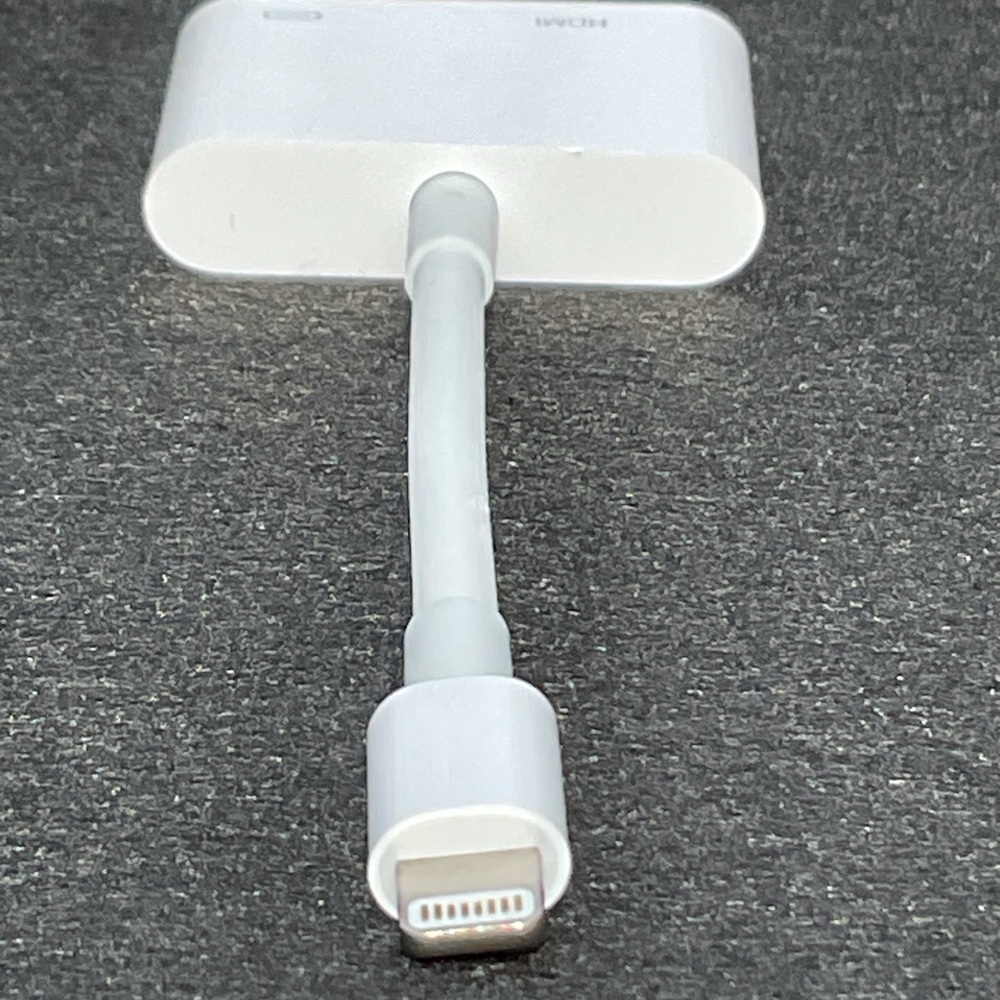 Apple Lightning to HDMI Digital AV Adapter OEM iPhone iPad Display Cable Genuine - Picture 2 of 3